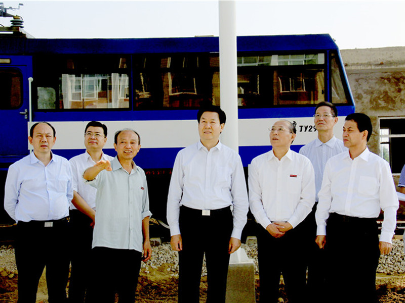 张晋生教授陪同陕西省人大常委会党组书记、副主任庄长兴、陕西省委教育工委原书记董小龙在我校调研