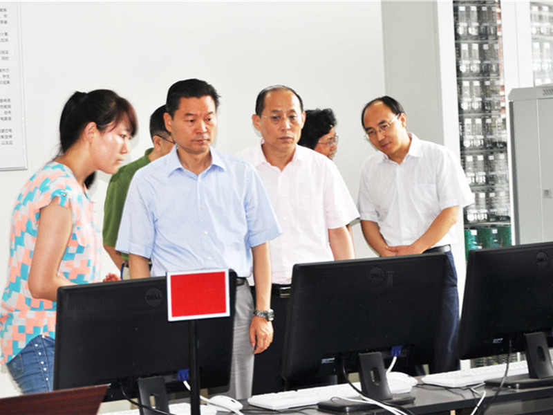 张晋生教授陪同陕西省教育厅原厅长李兴旺在我校视察指导